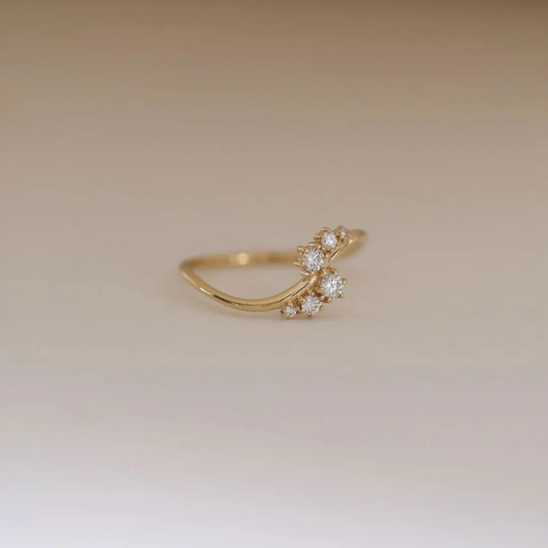 /public/photos/live/Dainty Cluster Moissanite Wave Curved Wedding Band 680 (1).webp